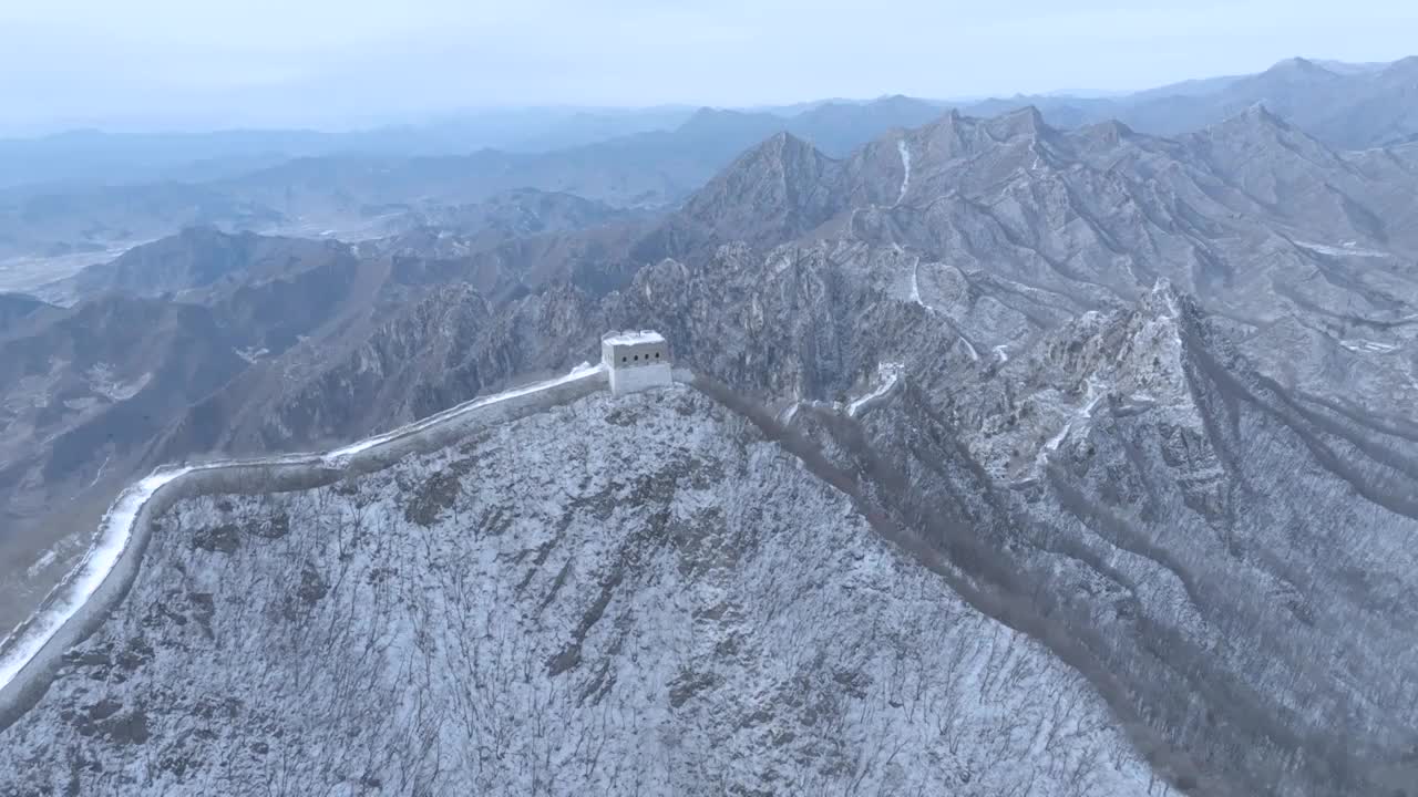 航拍冬季北京箭扣长城雪景视频素材