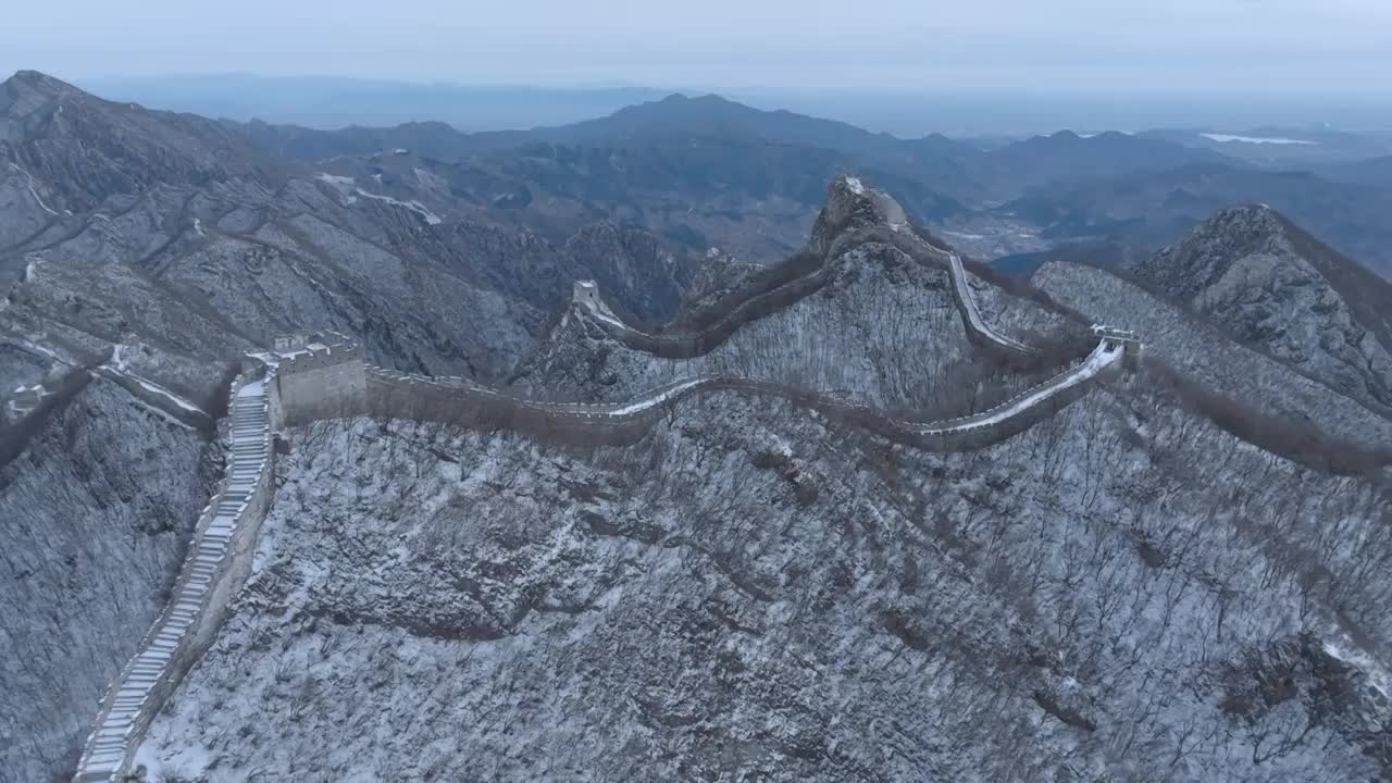 航拍冬季北京箭扣长城雪景视频素材