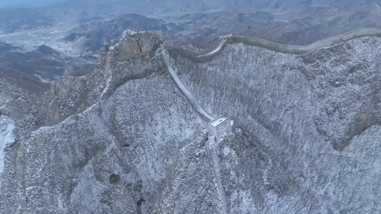 航拍冬季北京箭扣长城雪景视频素材