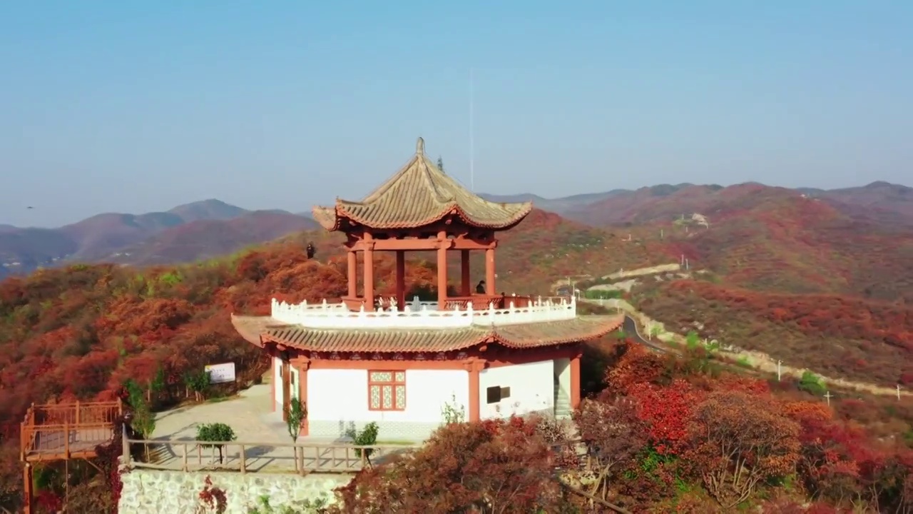 亚洲中国太行山焦作窄门峡谷秋天红叶景象航拍视频素材