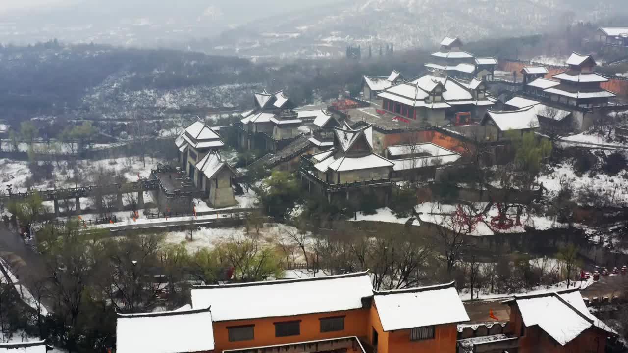 亚洲中国焦作影视城仿古建筑雪景航拍视频素材