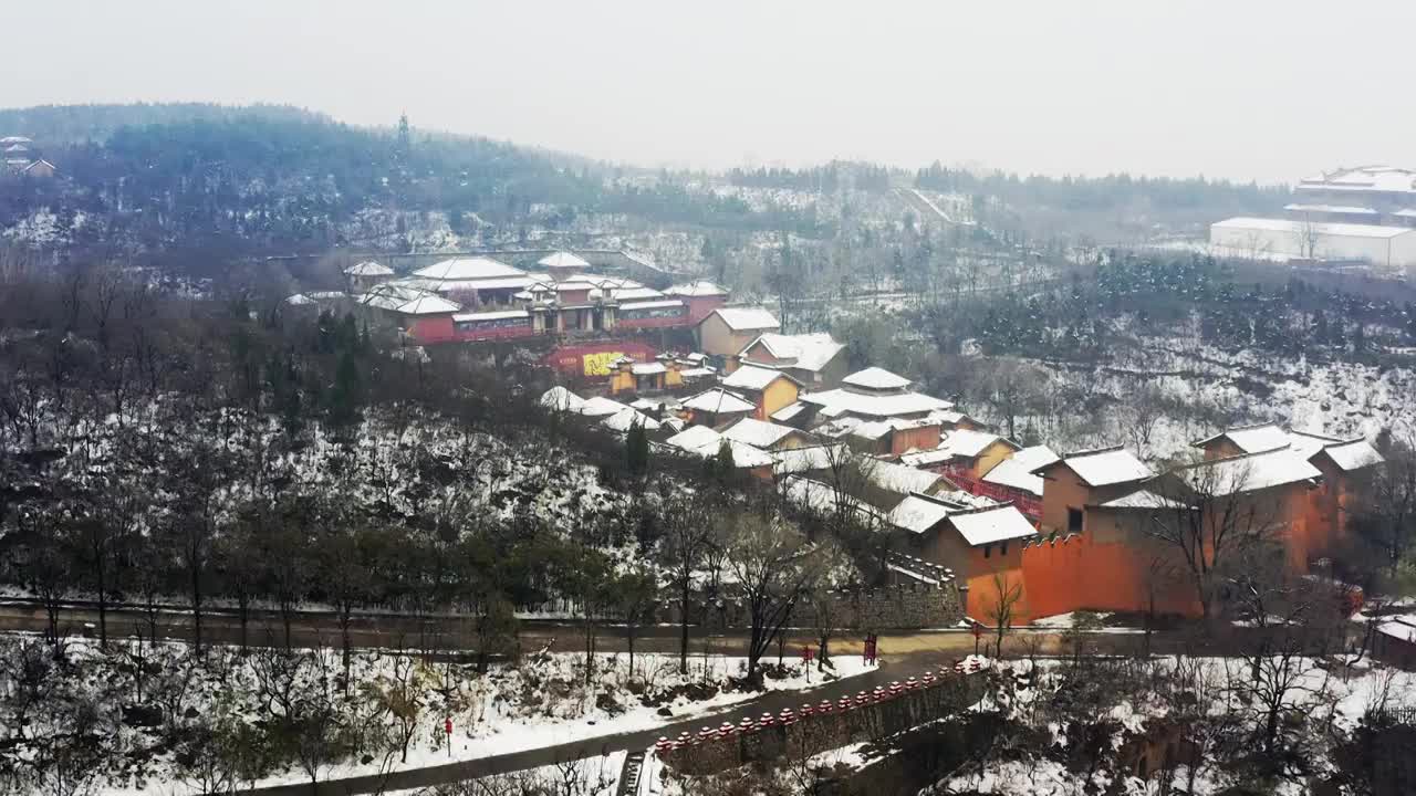 亚洲中国焦作影视城仿古建筑雪景航拍视频素材