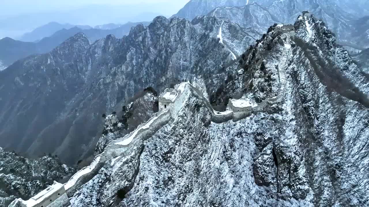 航拍冬季北京箭扣长城雪景视频素材