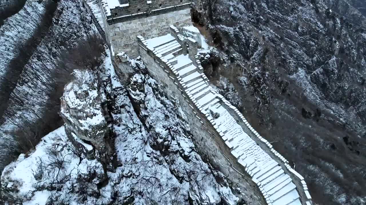 航拍冬季北京箭扣长城雪景视频素材