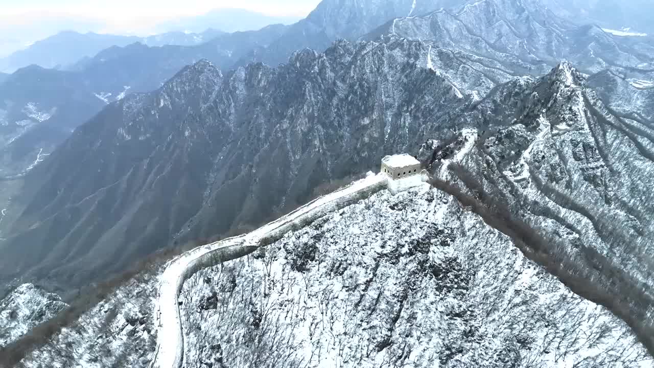 航拍冬季北京箭扣长城雪景视频素材