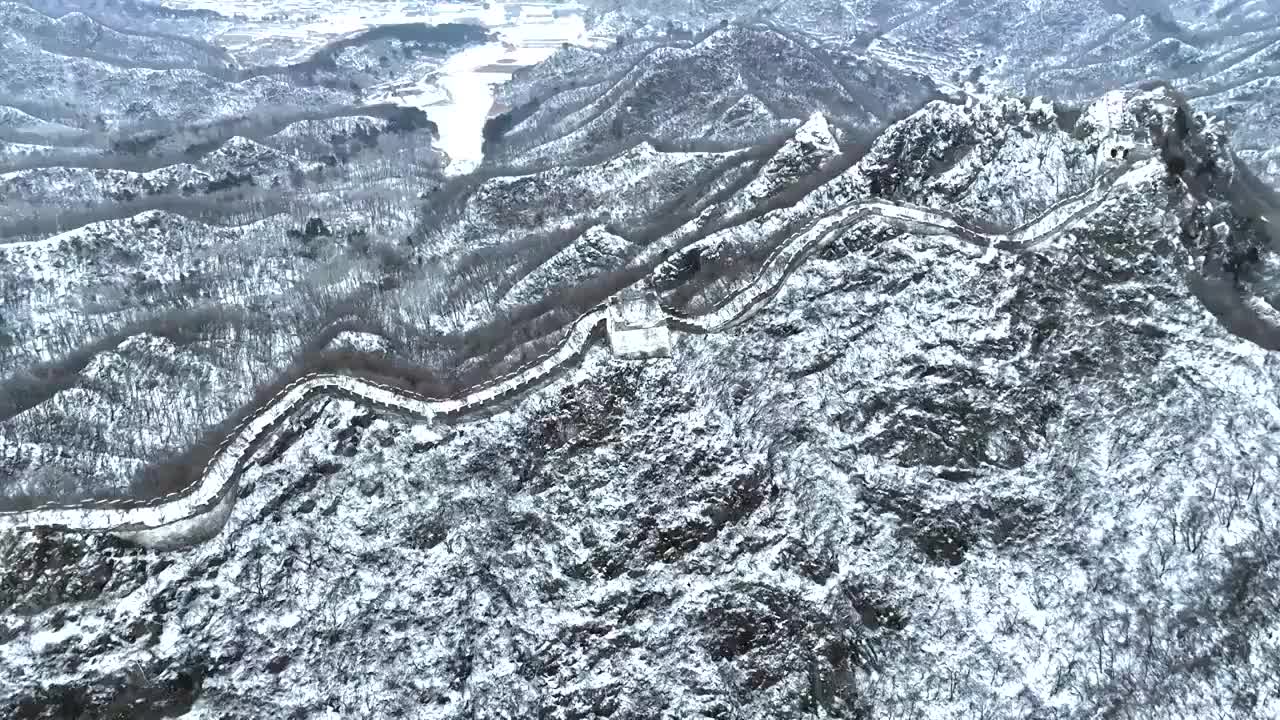 航拍冬季北京箭扣长城雪景视频素材