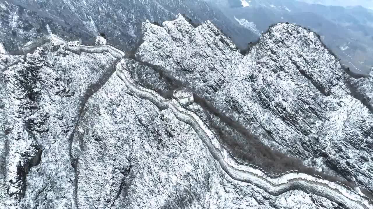 航拍冬季北京箭扣长城雪景视频素材