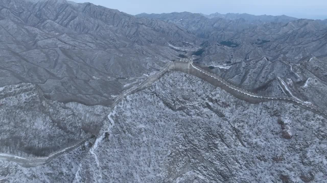 航拍冬季北京箭扣长城雪景视频素材