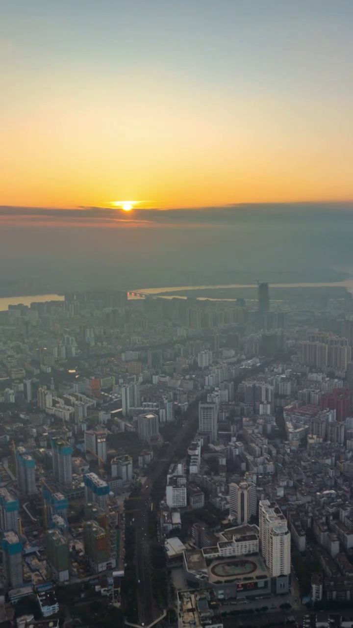 航拍海口市区日出风光延迟视频素材