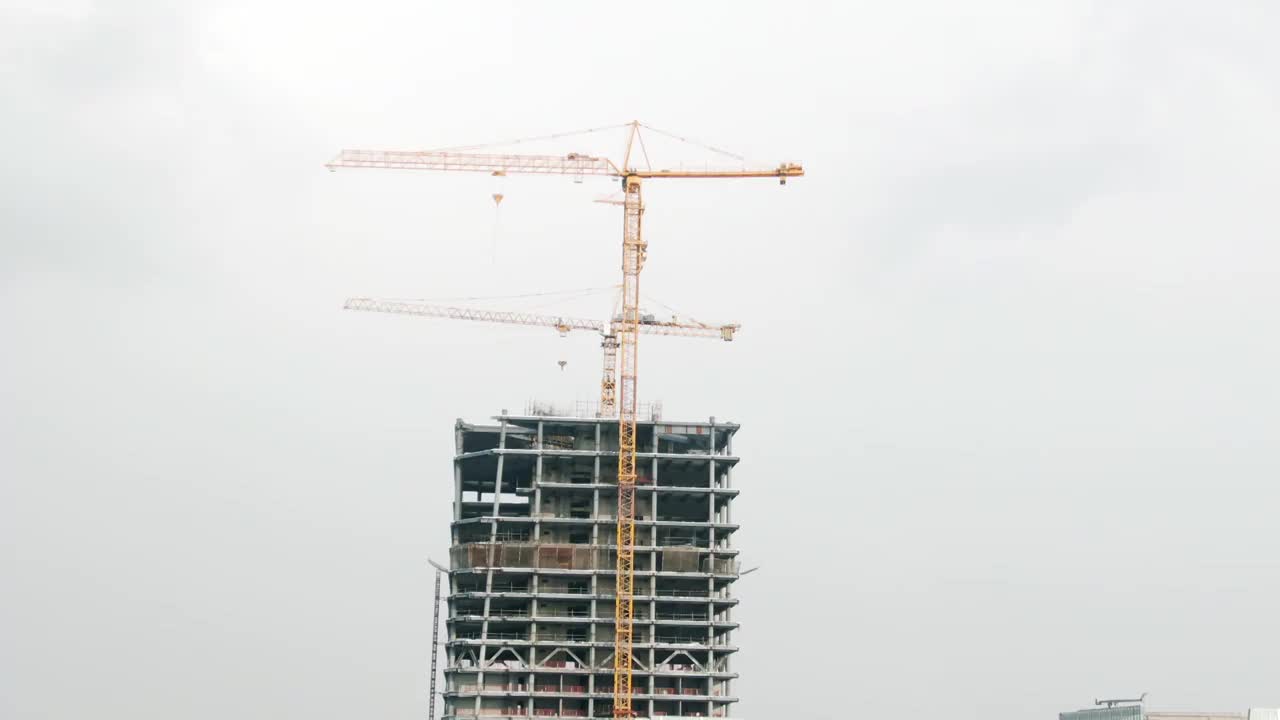 雨后 建设中 摩天大楼 富力中心视频素材