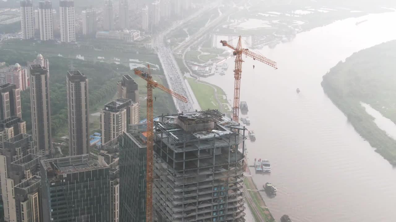 雨后 建设中 摩天大楼 富力中心视频素材