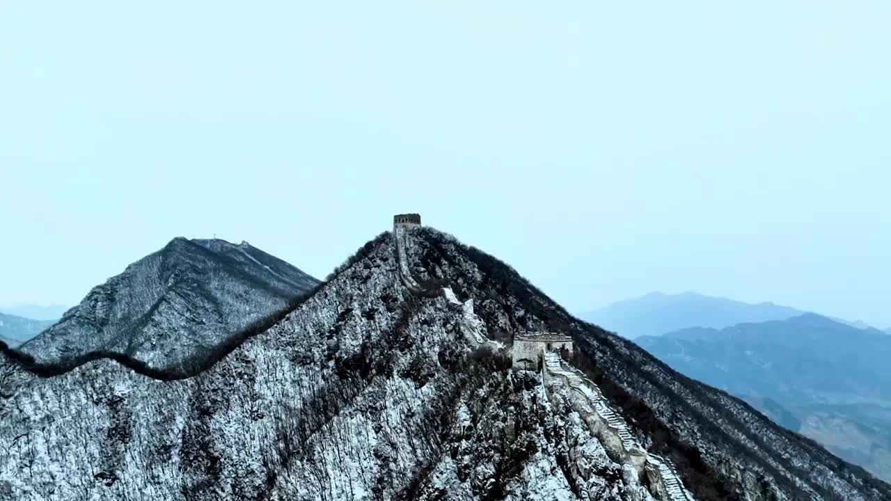 航拍冬季北京箭扣长城雪景视频素材