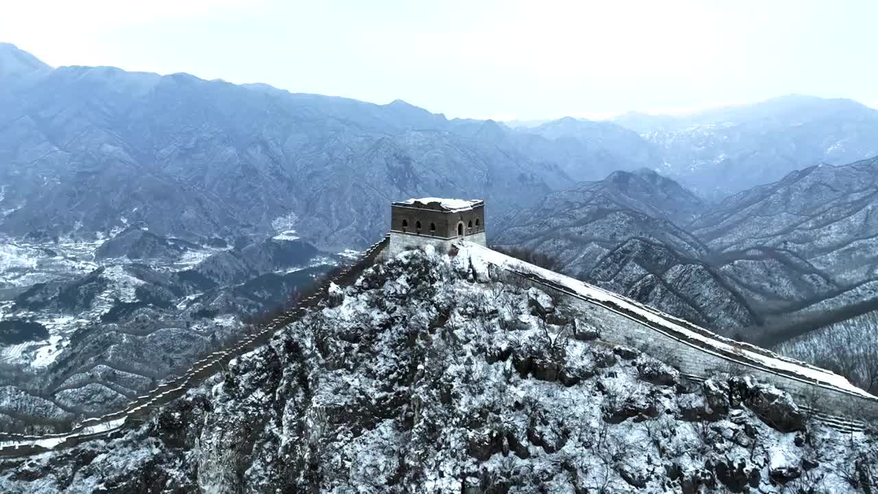 航拍冬季北京箭扣长城雪景视频素材