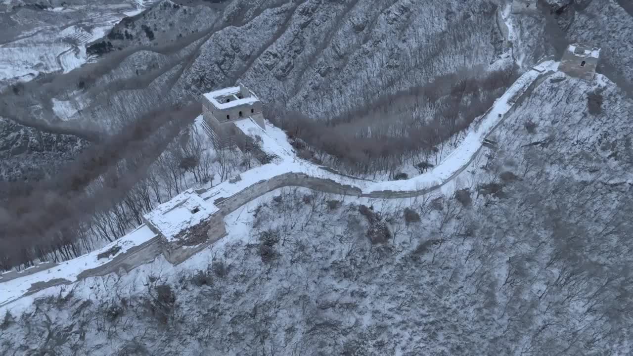 航拍冬季北京箭扣长城雪景视频素材