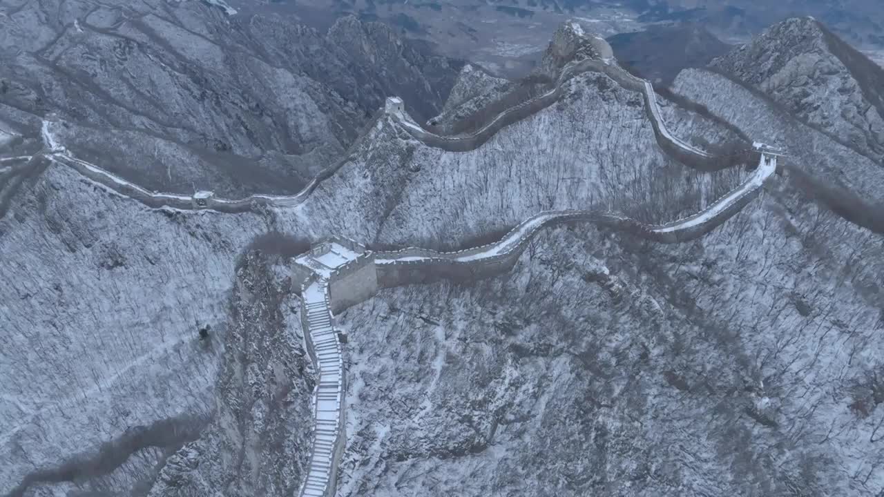 航拍冬季北京箭扣长城雪景视频素材