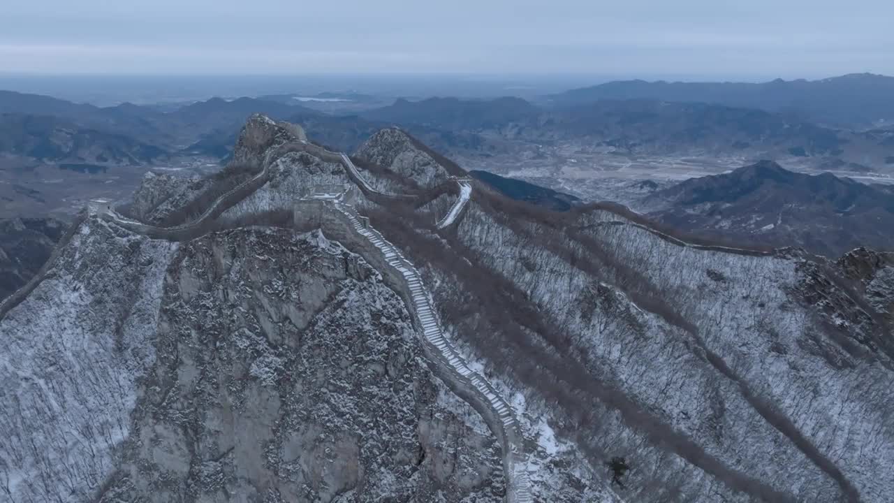 航拍冬季北京箭扣长城雪景视频素材