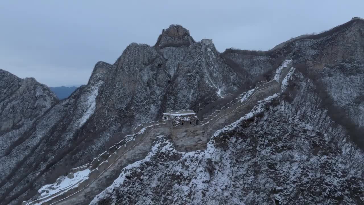 航拍冬季北京箭扣长城雪景视频素材