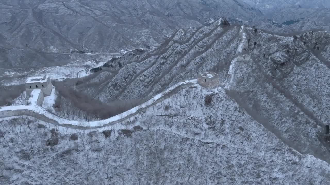 航拍冬季北京箭扣长城雪景视频素材