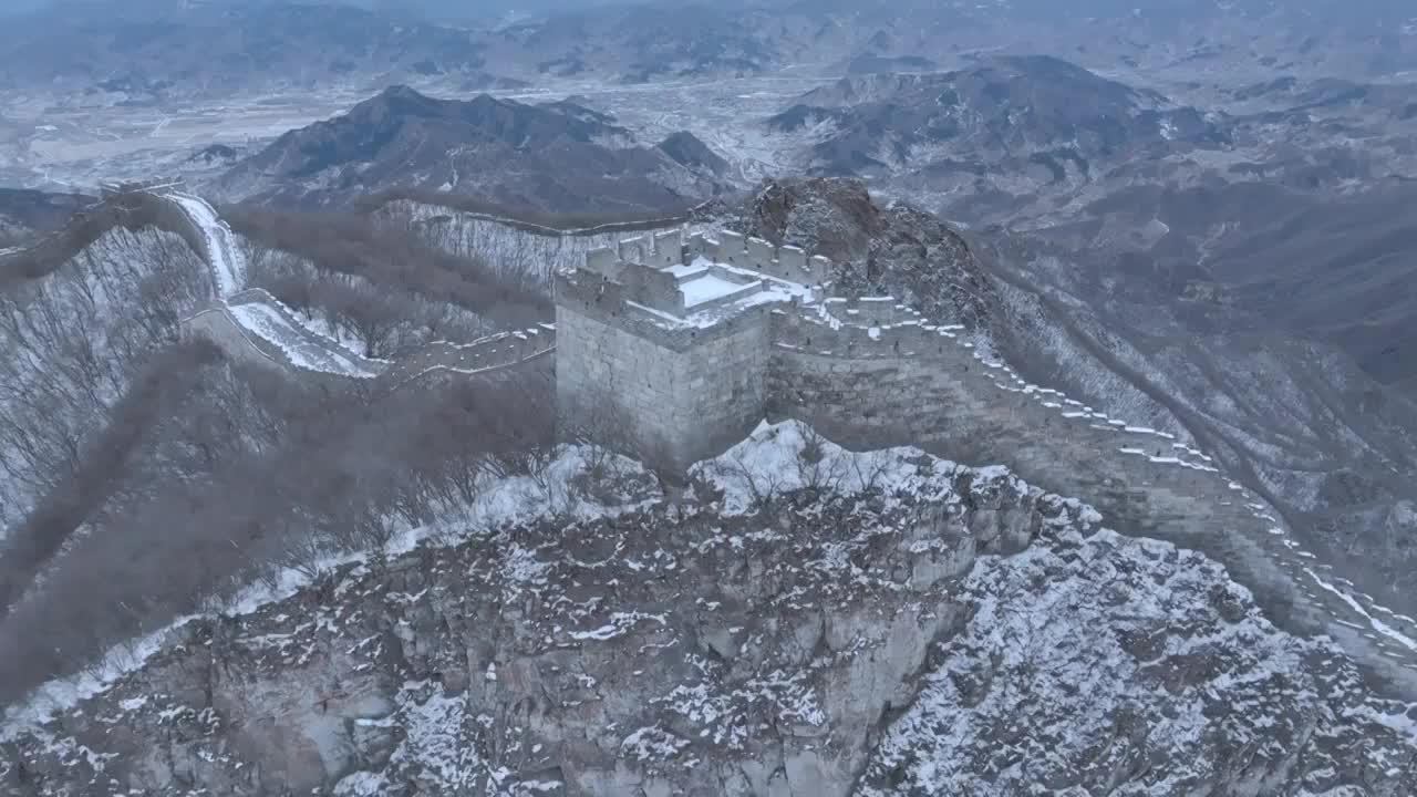 航拍冬季北京箭扣长城雪景视频素材