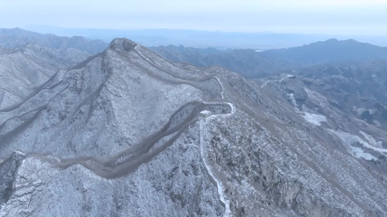 航拍冬季北京箭扣长城雪景视频素材