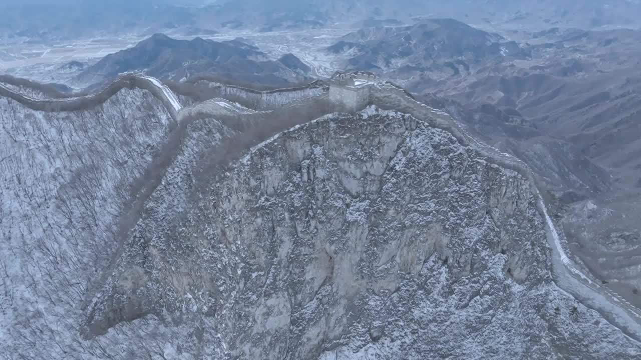 航拍冬季北京箭扣长城雪景视频素材