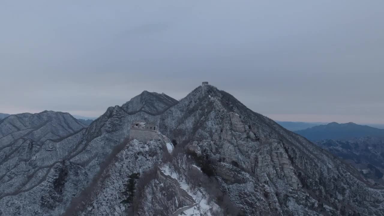 航拍冬季北京箭扣长城雪景视频素材