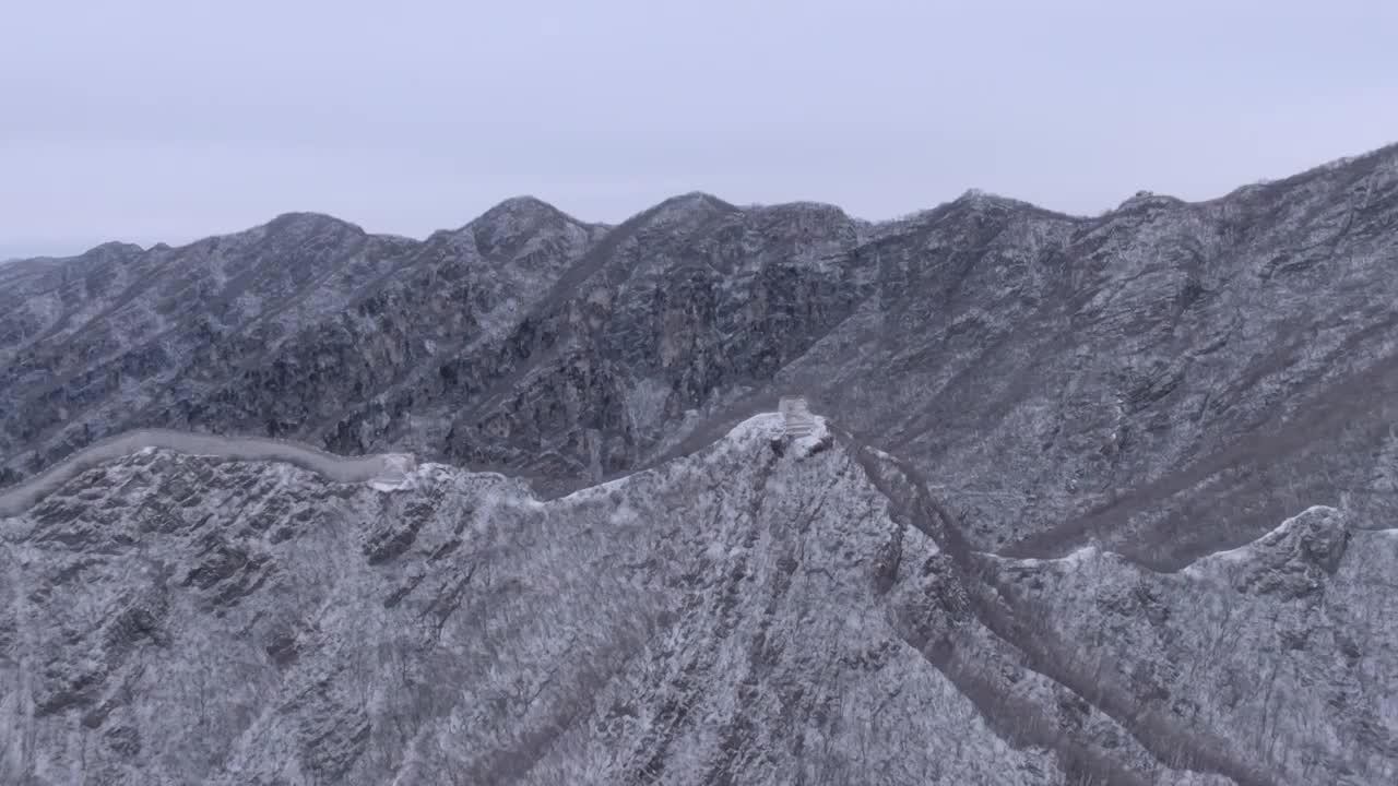 航拍冬季北京箭扣长城雪景视频素材