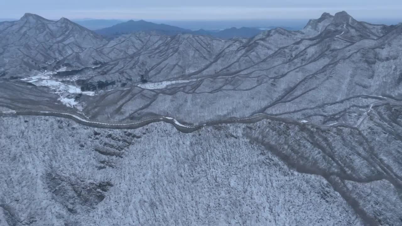 航拍冬季北京箭扣长城雪景视频素材