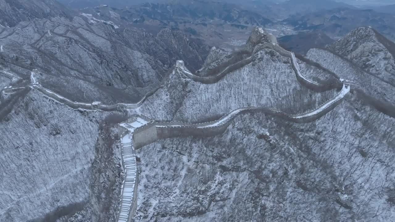 航拍冬季北京箭扣长城雪景视频素材