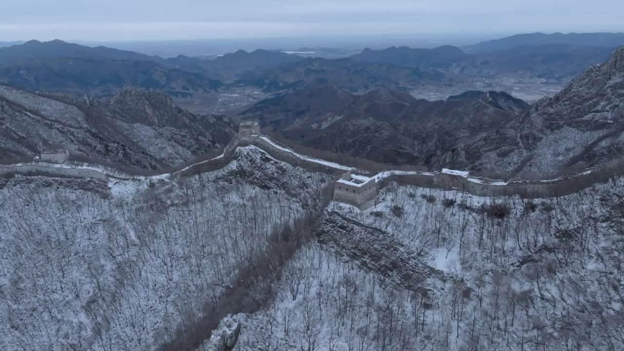 航拍冬季北京箭扣长城雪景视频素材