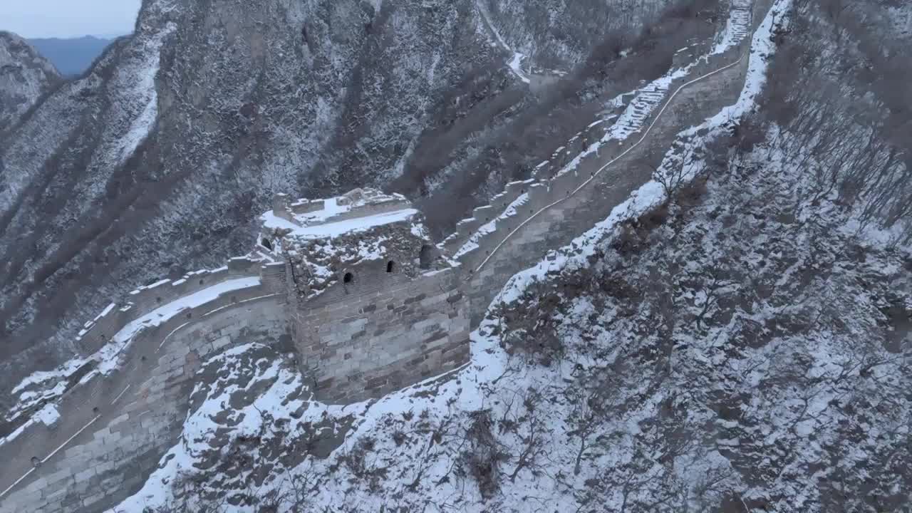 航拍冬季北京箭扣长城雪景视频素材