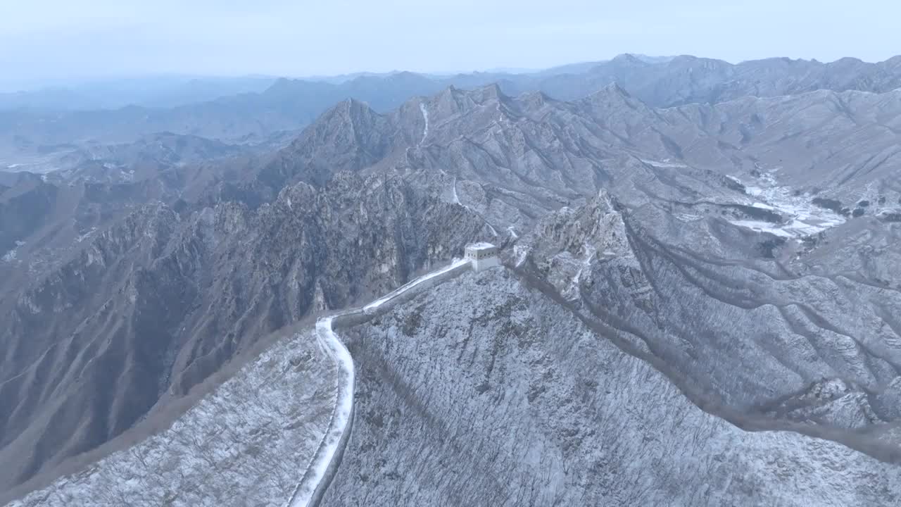 航拍冬季北京箭扣长城雪景视频素材