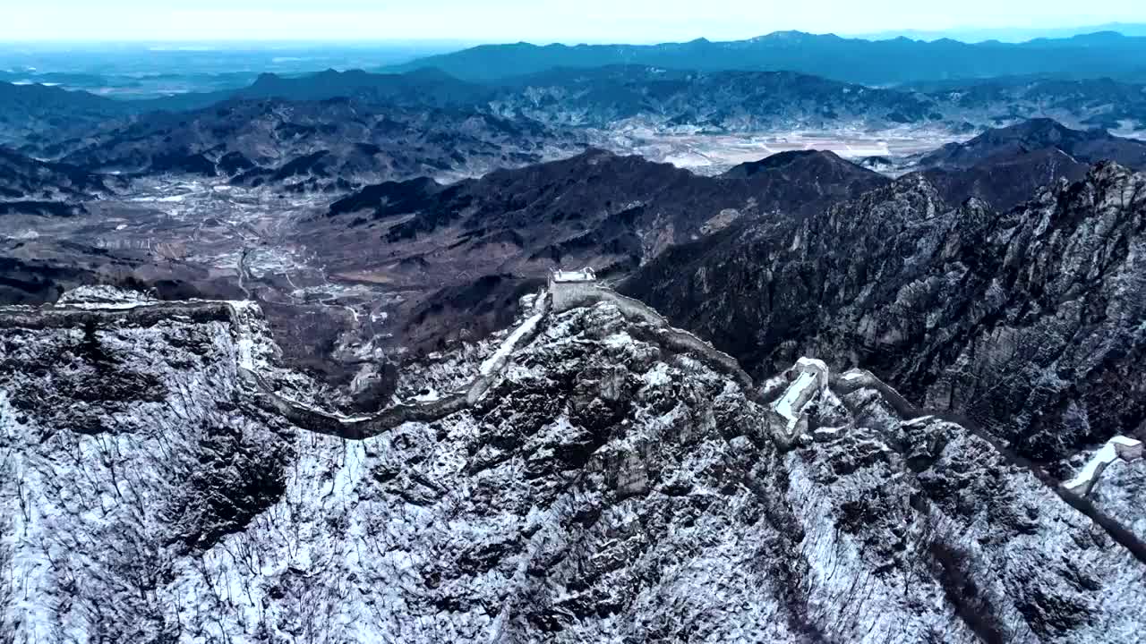 航拍冬季北京箭扣长城雪景延时视频素材