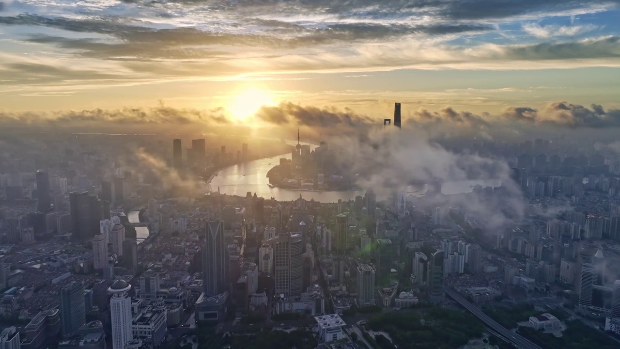 上海陆家嘴城市天际线日出震撼平流雾天空之城航拍视频素材画面1