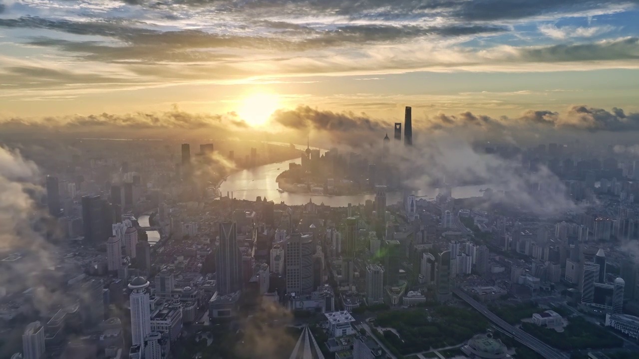 上海陆家嘴城市天际线日出震撼平流雾天空之城航拍视频素材画面2
