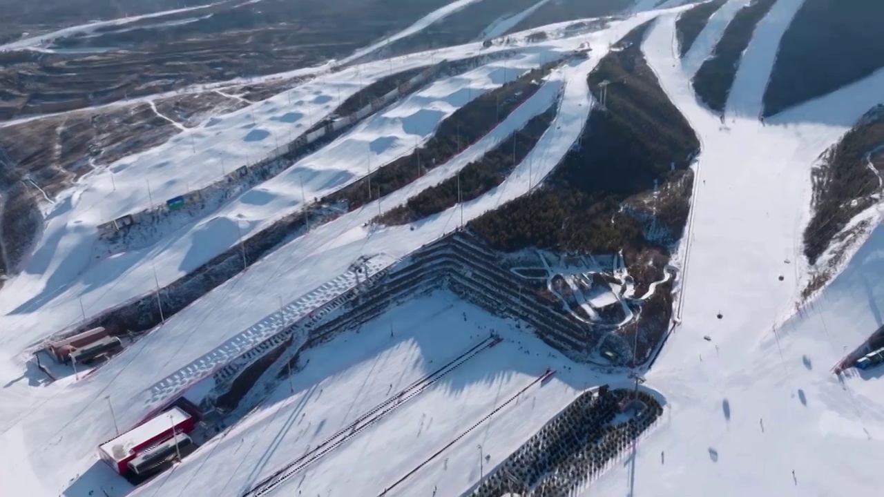 航拍冬季张家口崇礼富龙滑雪场视频素材