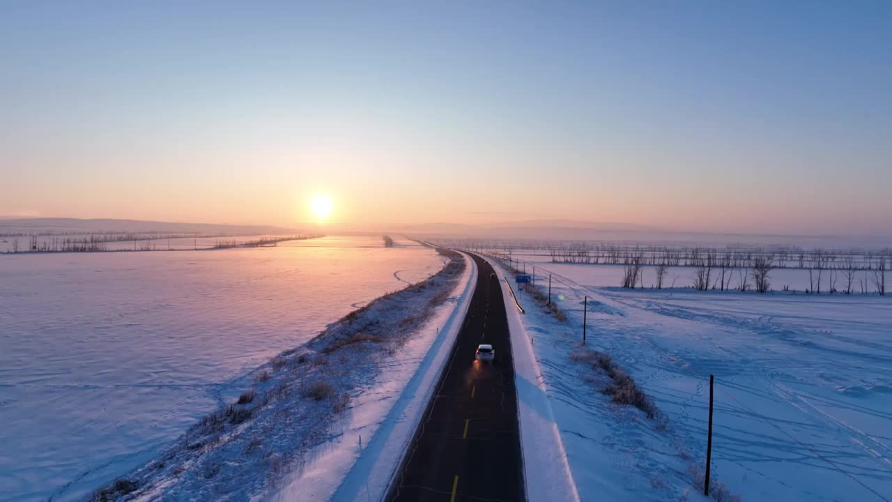 航拍暮色下的雪原之路视频素材