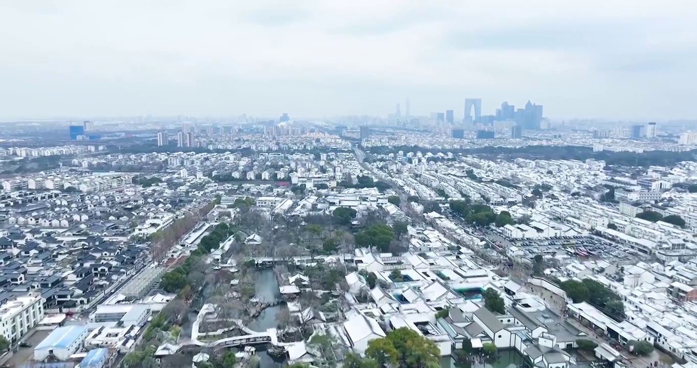 航拍雪后的苏州拙政园视频素材