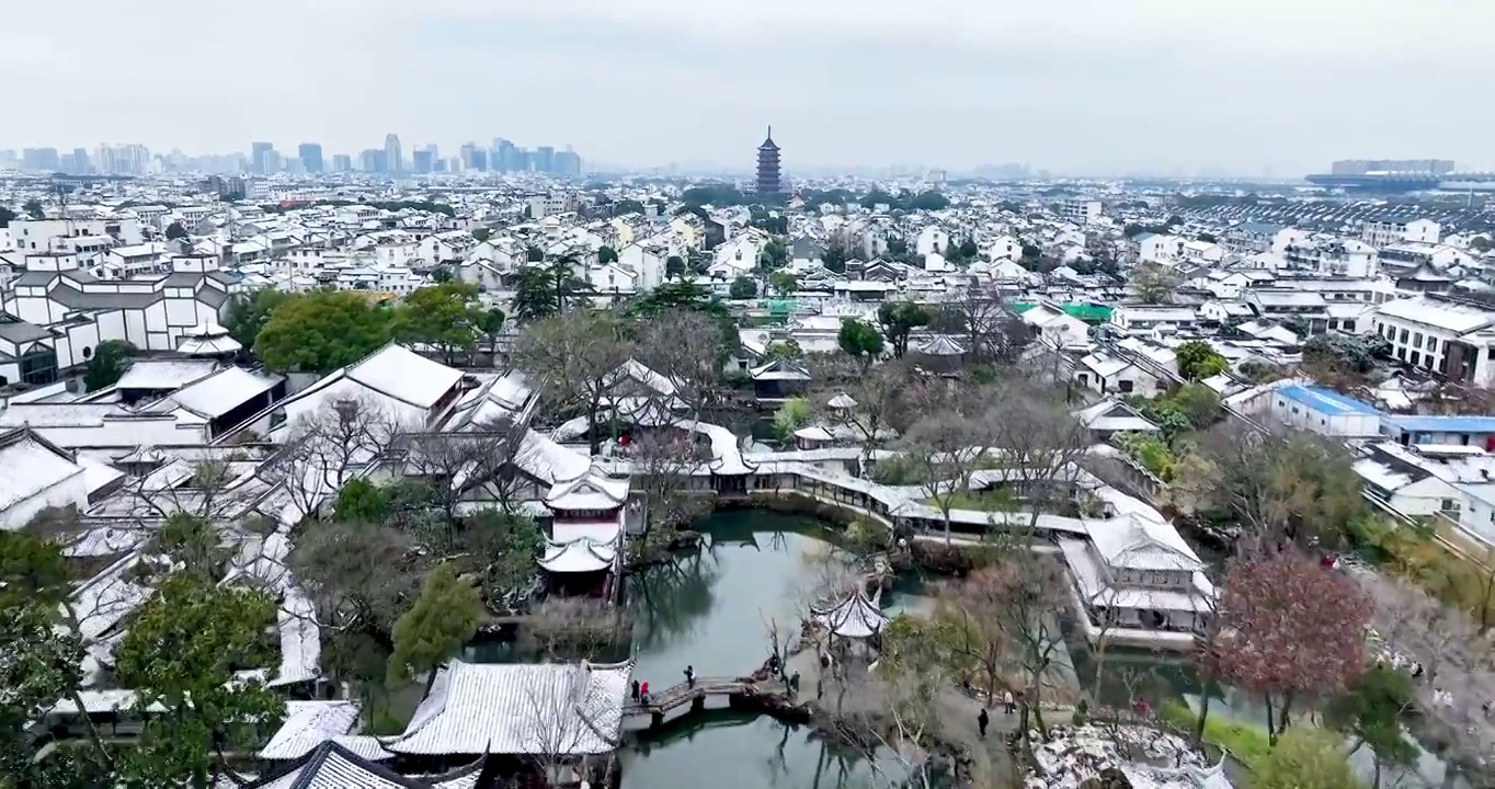 航拍雪后的苏州拙政园视频素材