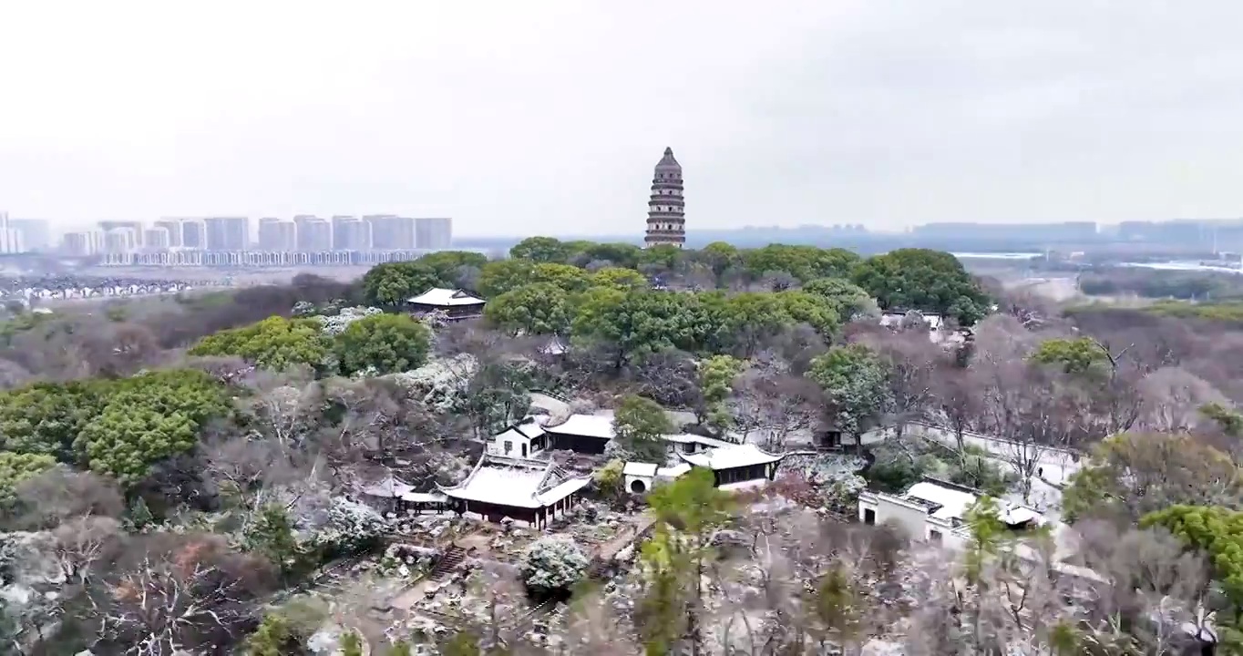 航拍雪后的苏州虎丘风景名胜区视频素材