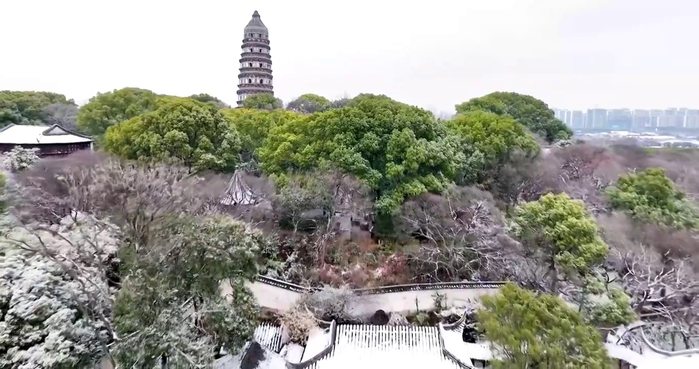 航拍雪后的苏州虎丘风景名胜区视频素材