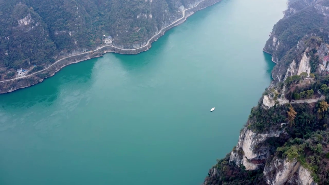 湖北宜昌长江西陵峡三游洞航拍视频素材