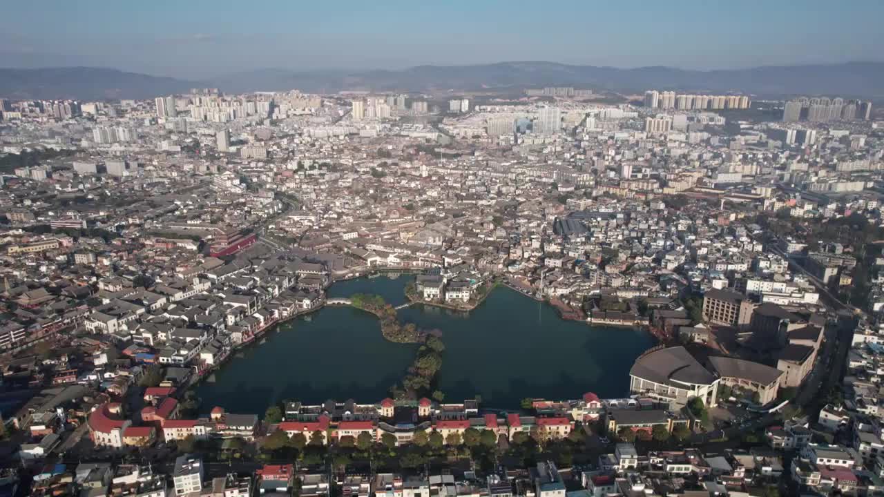 航拍云南建水小桂湖和城市建筑（合集）视频素材