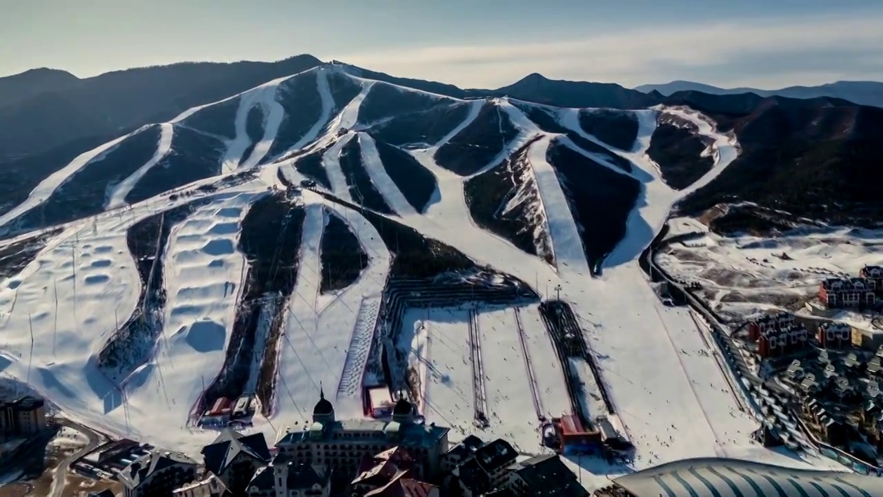 航拍冬季张家口崇礼富龙滑雪场延时视频素材