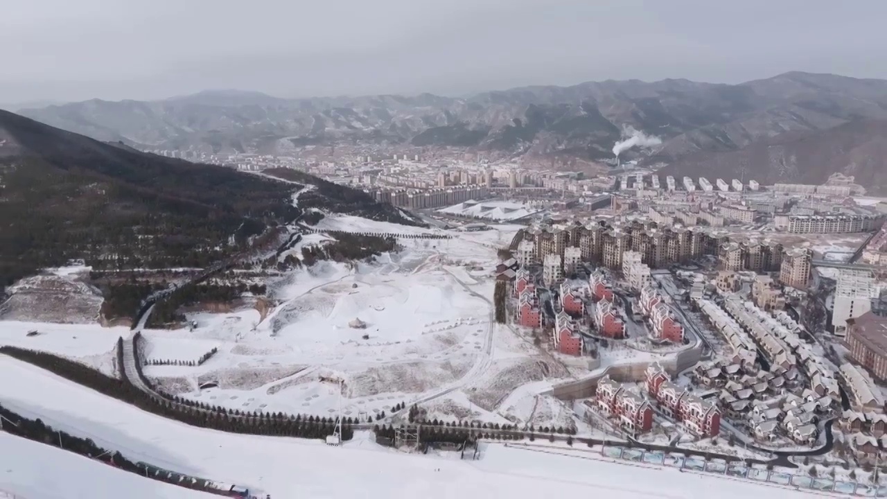 航拍冬季张家口崇礼富龙滑雪场视频素材