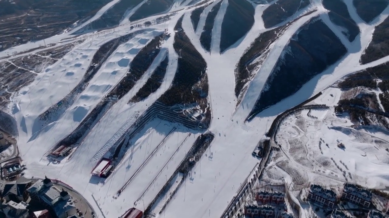 航拍冬季张家口崇礼富龙滑雪场视频素材