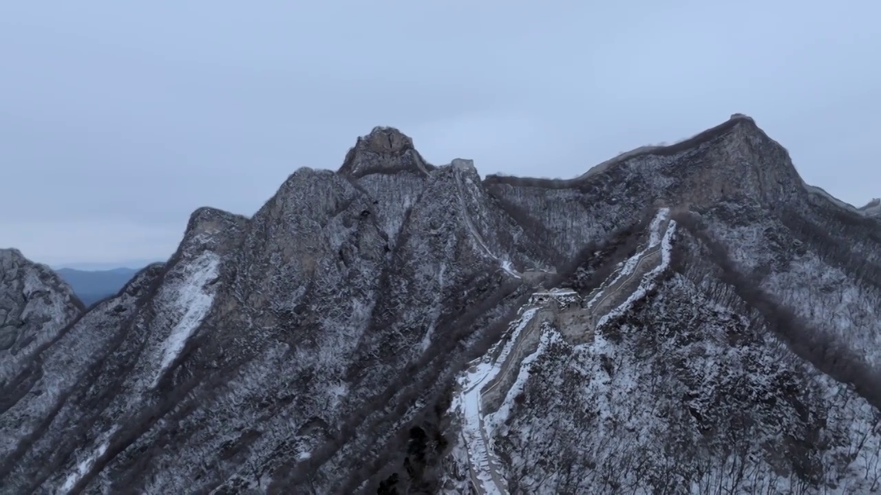 航拍冬季北京箭扣长城雪景视频素材