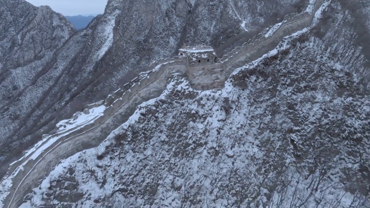 航拍冬季北京箭扣长城雪景视频素材