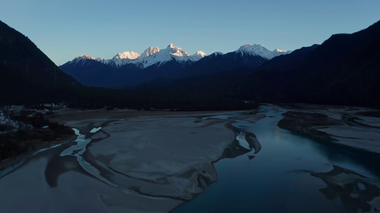 航拍西藏古乡湖风景（合集）视频素材画面1