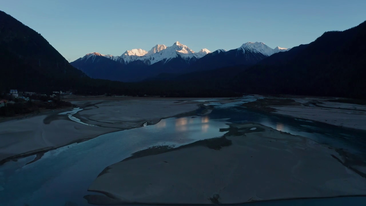 航拍西藏古乡湖风景（合集）视频素材画面2